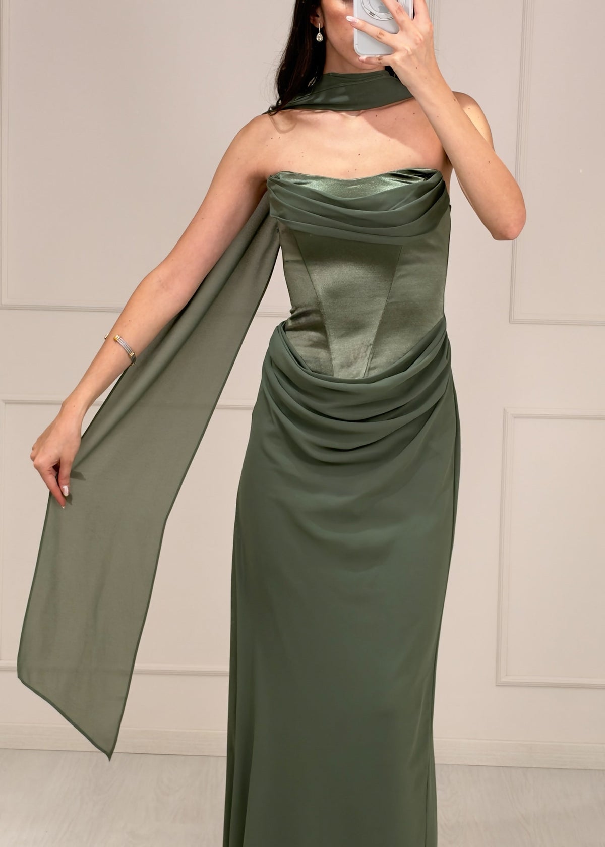 Vestido Verde Olivo Strapless Estola