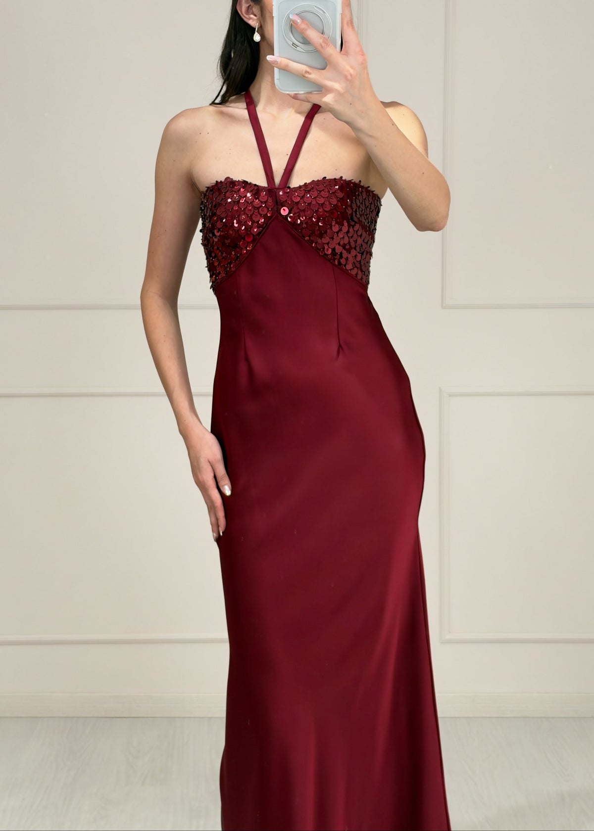 Vestido Vino Halter Satín Copas Lentejuela