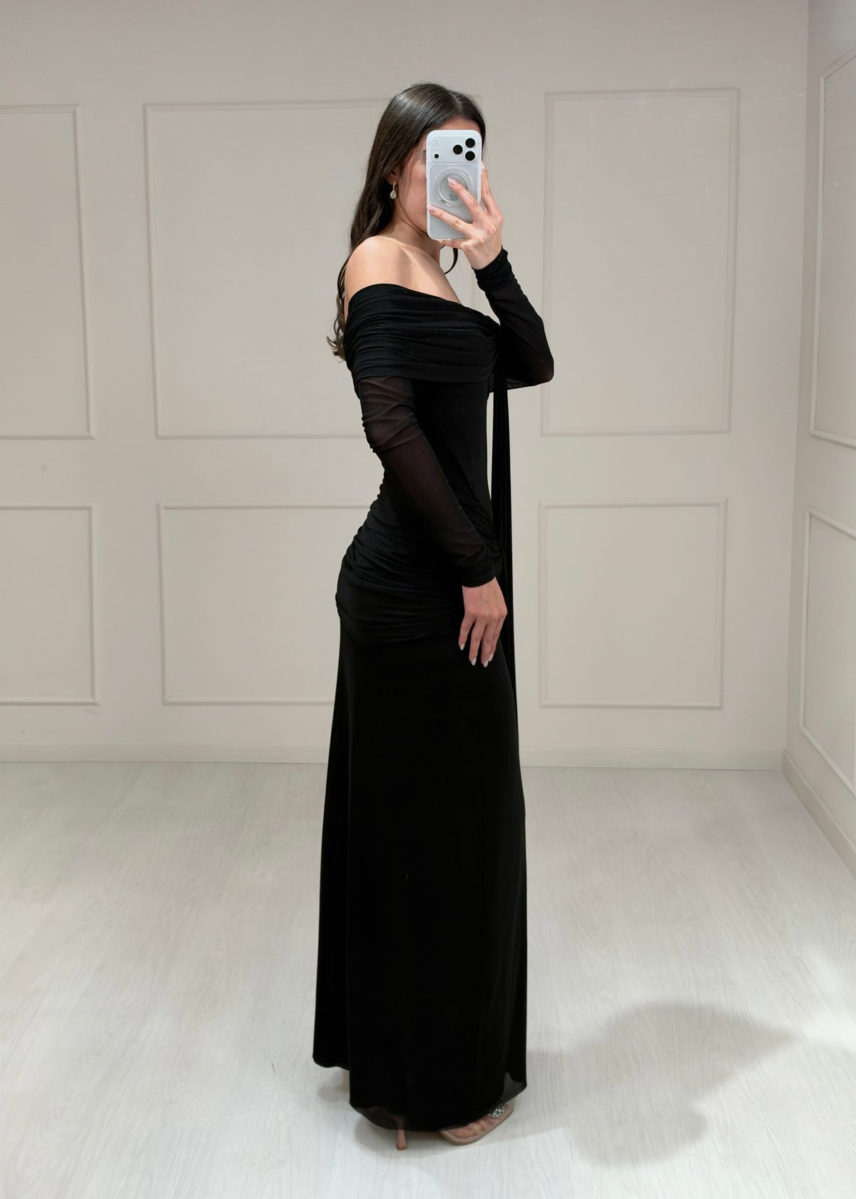 Vestido Negro Manga Larga Estolas Mesh