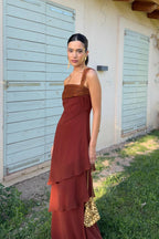 VESTIDO TERRACOTA GASA UN HOMBRO HOLANES