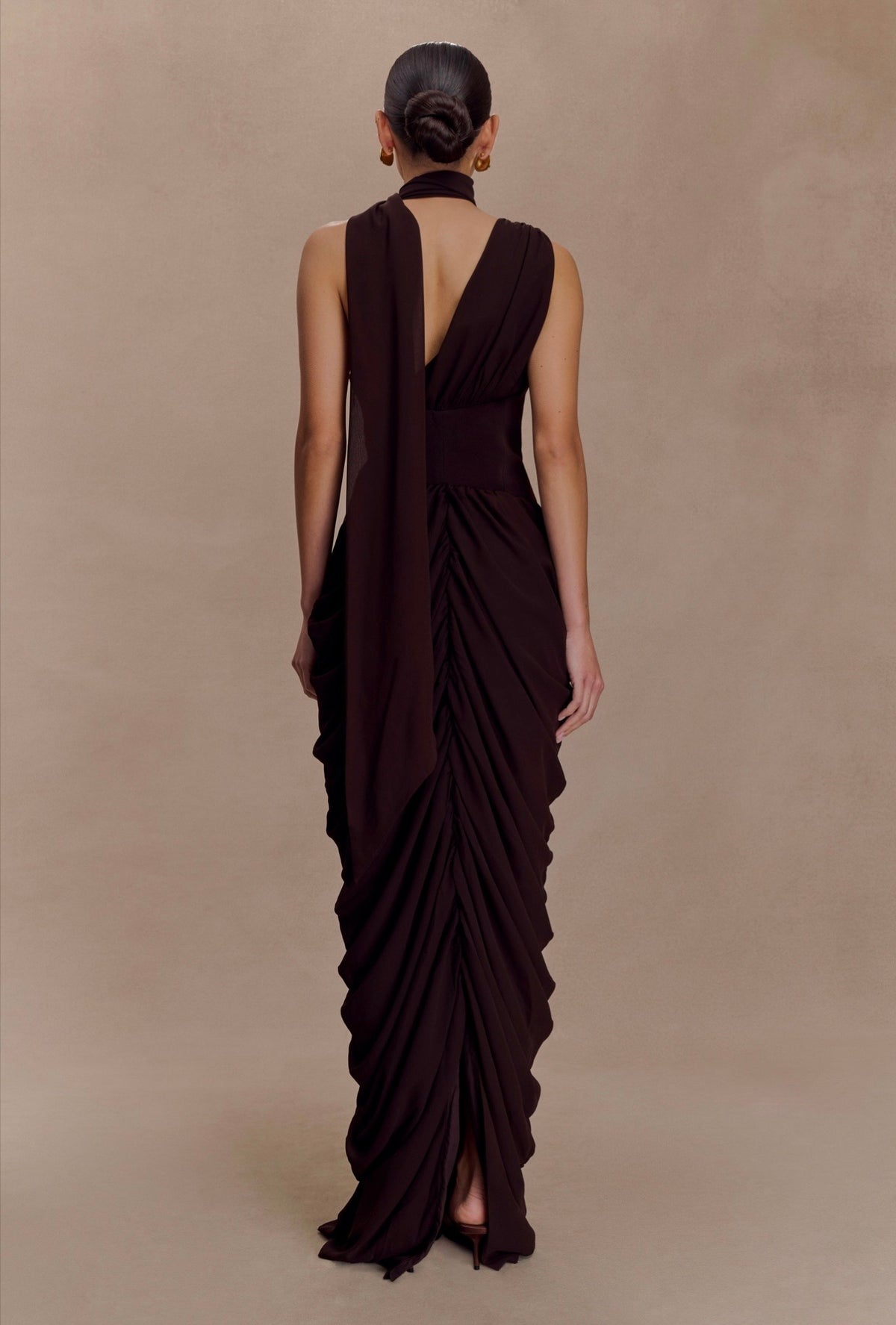 Vestido Café Gasa Estola Pliegues ML-997