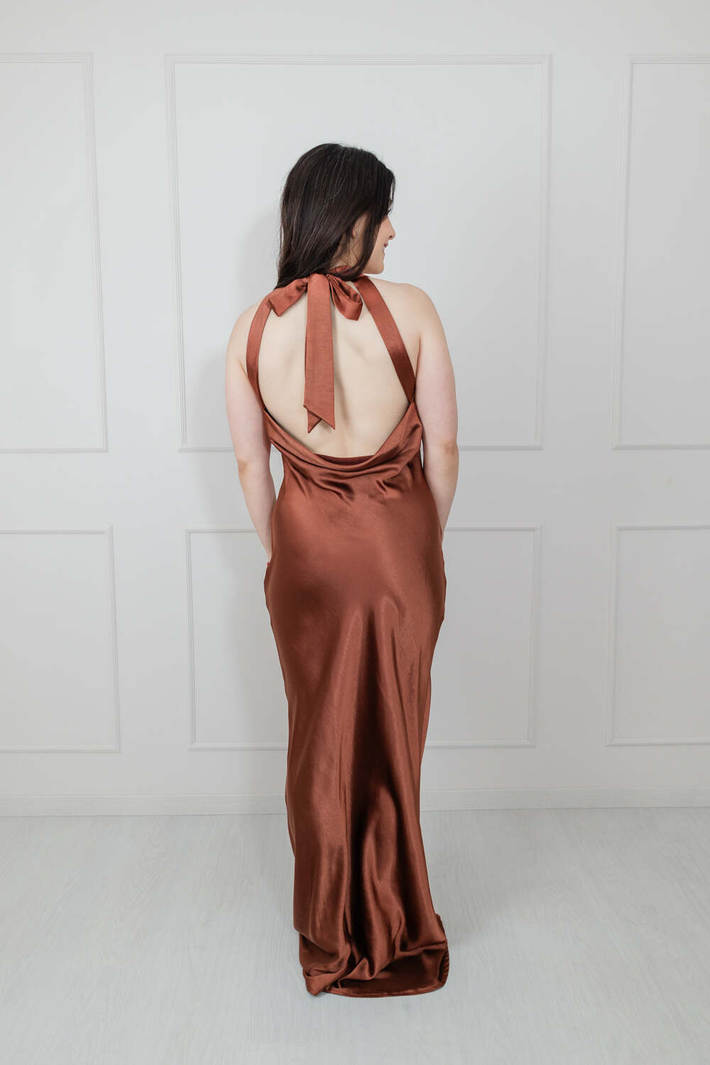 Vestido Satin Moño Espalda