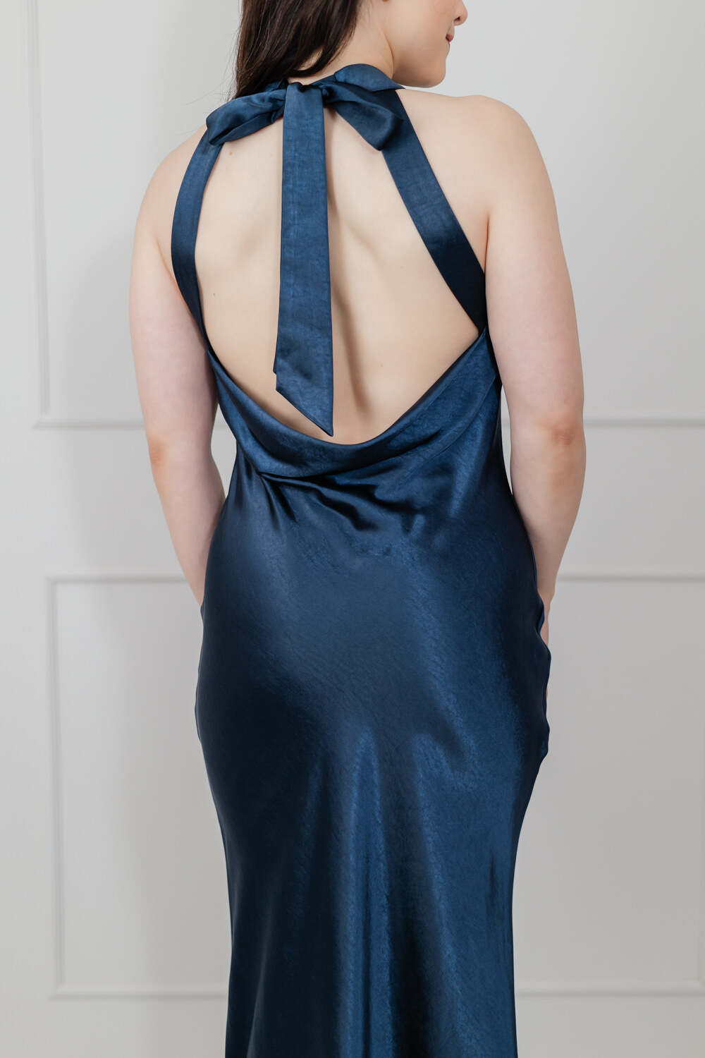 Vestido Satin Moño Espalda