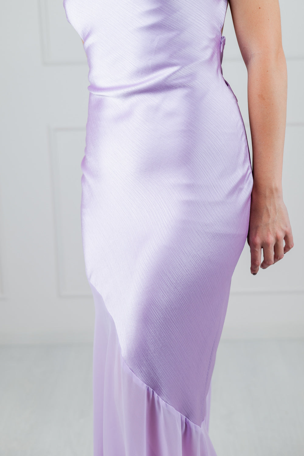 Vestido Satin Espalda Cruzada