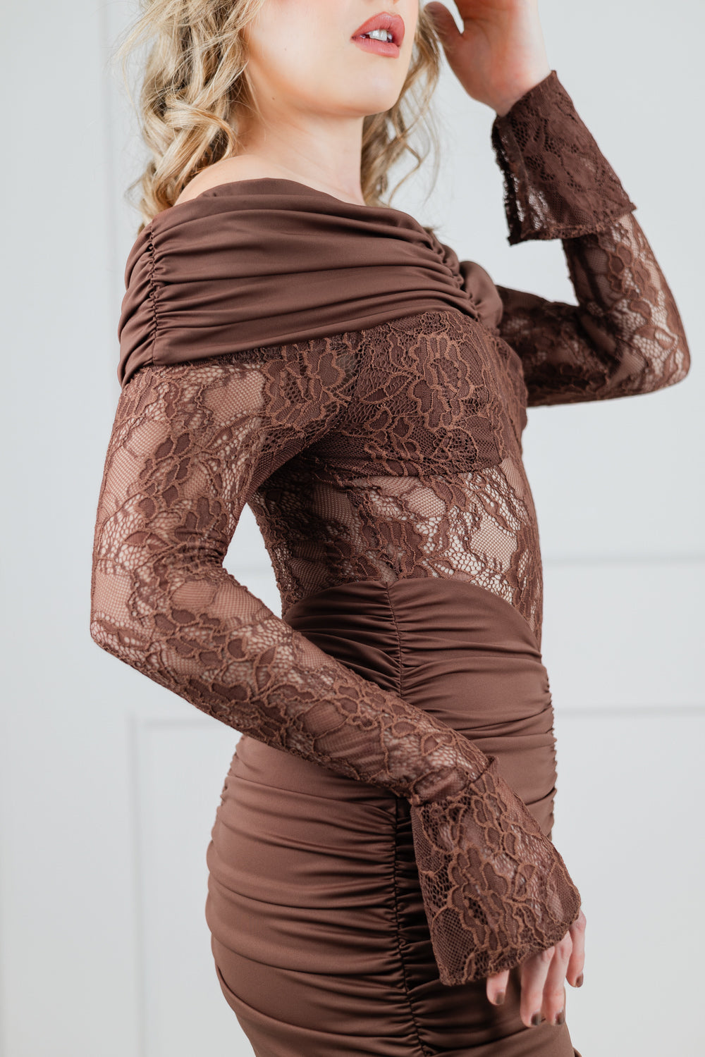 Vestido Café Manga Larga Encaje