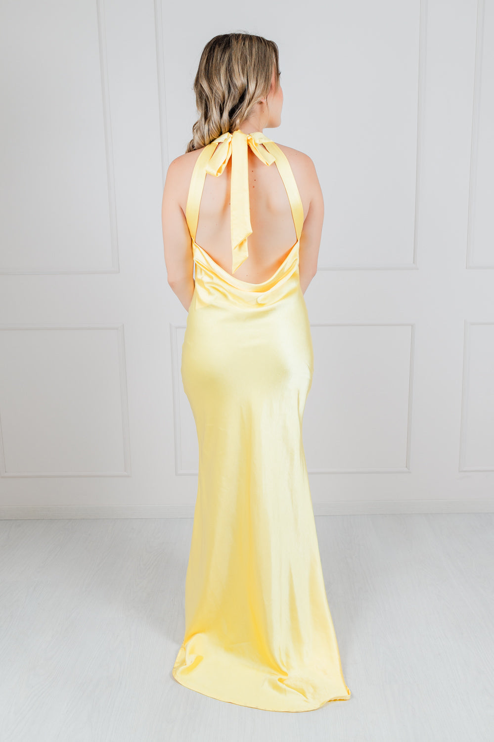 Vestido Satin Moño Espalda