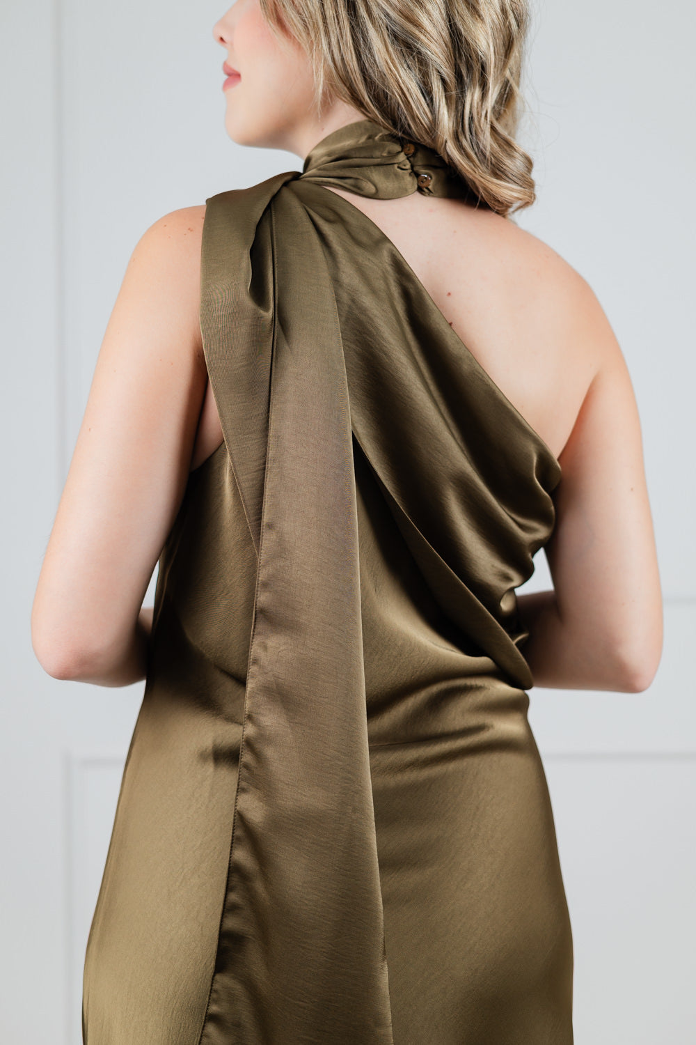 Vestido Verde Olivo Satin Halter Estola