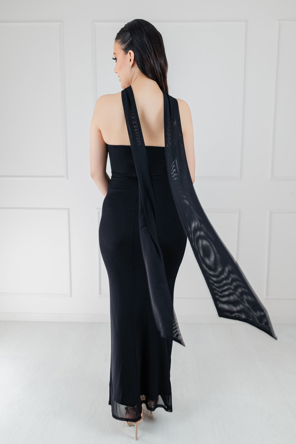 Vestido Negro Cut Out Estola