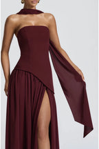 VESTIDO VINO STRAPLESS ESTOLA
