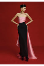 VESTIDO NEGRO STRAPLESS COLA ROSA