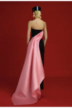VESTIDO NEGRO STRAPLESS COLA ROSA