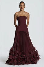 VESTIDO VINO STRAPLESS FALDA TABLEADA