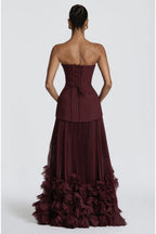 VESTIDO VINO STRAPLESS FALDA TABLEADA